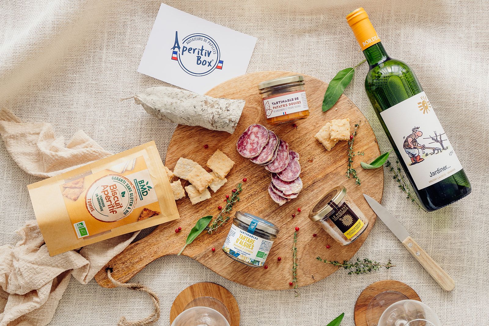 S&eacute;lection de produits artisanaux fran&ccedil;ais sur planche en bois